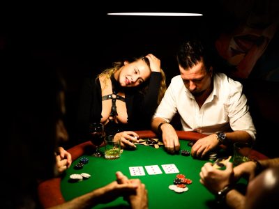 Стрип покер, Гол покер, Еротичен покер за Парти за Ергенско парти или Рожден ден